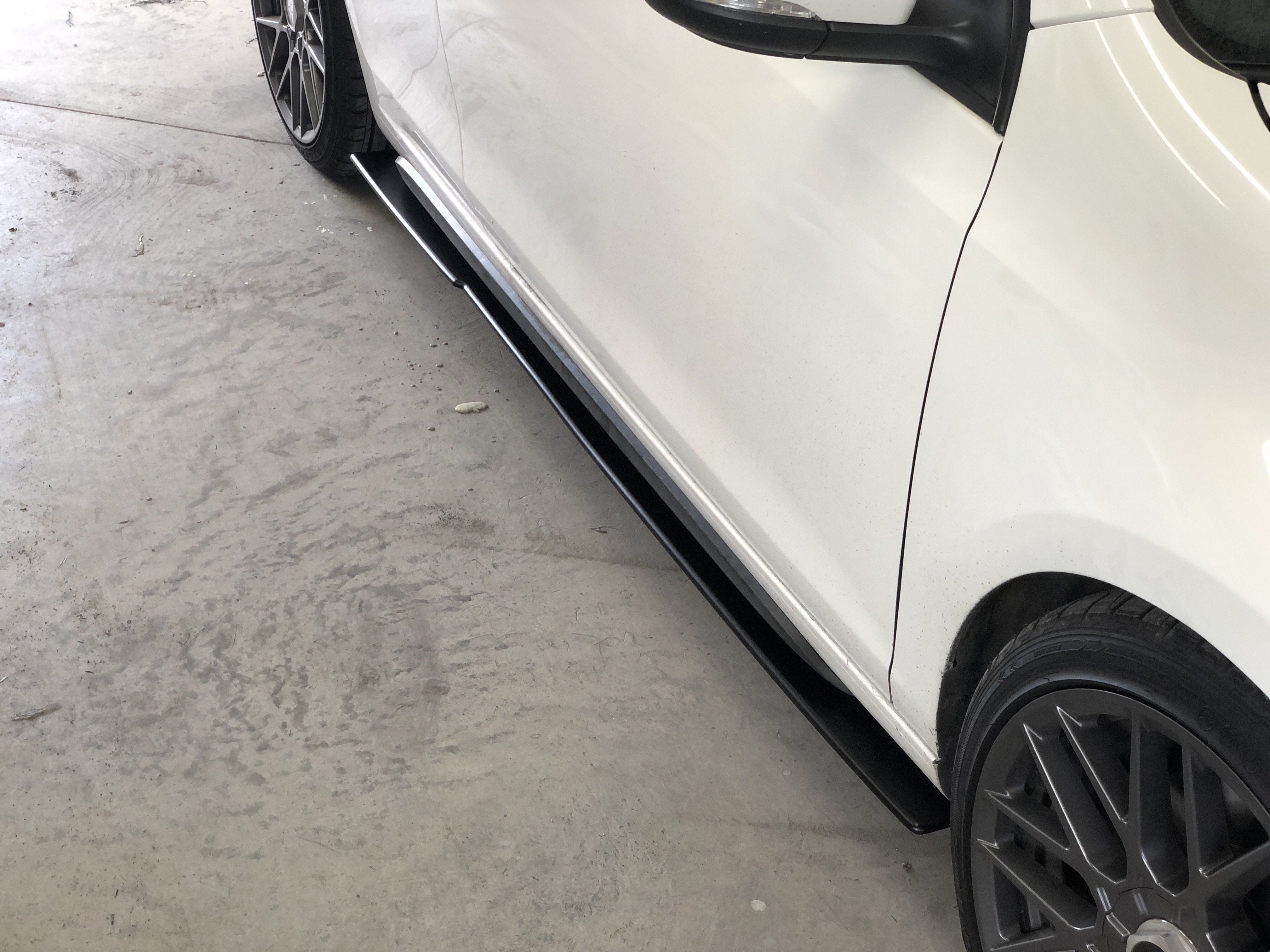 Side Splitters - Volkswagen Golf MK6 - Artwork Bodyshop